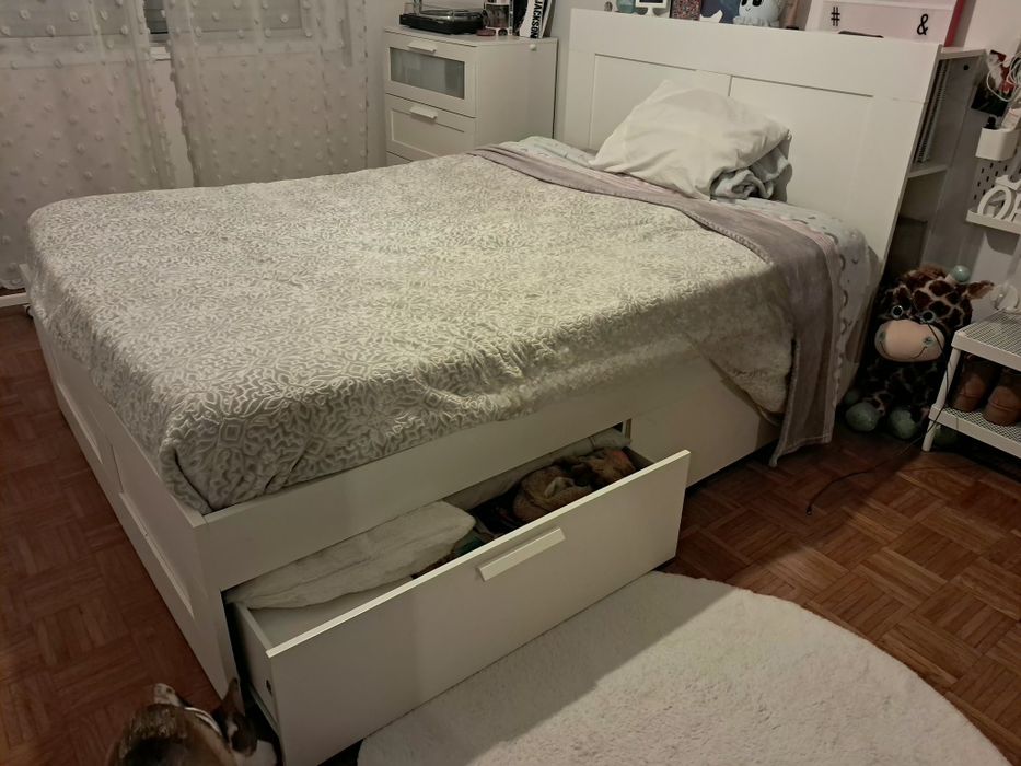 Cama de casal com cabeceira