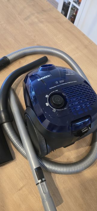 .aly mocny bezworkowy niemiecki odkurzacz  SIEMENS Z1.0 o mocy 1400W.