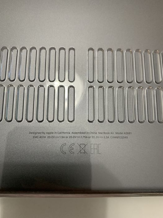 Mackbook Air Model A2681 com cerca de 10ciclos de bateria