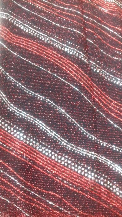 Długa sukienka wieczorowa z brokatem