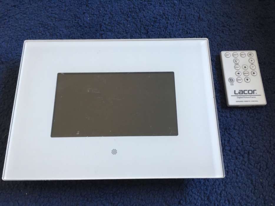 Moldura digital Lacor para vídeos e fotografias