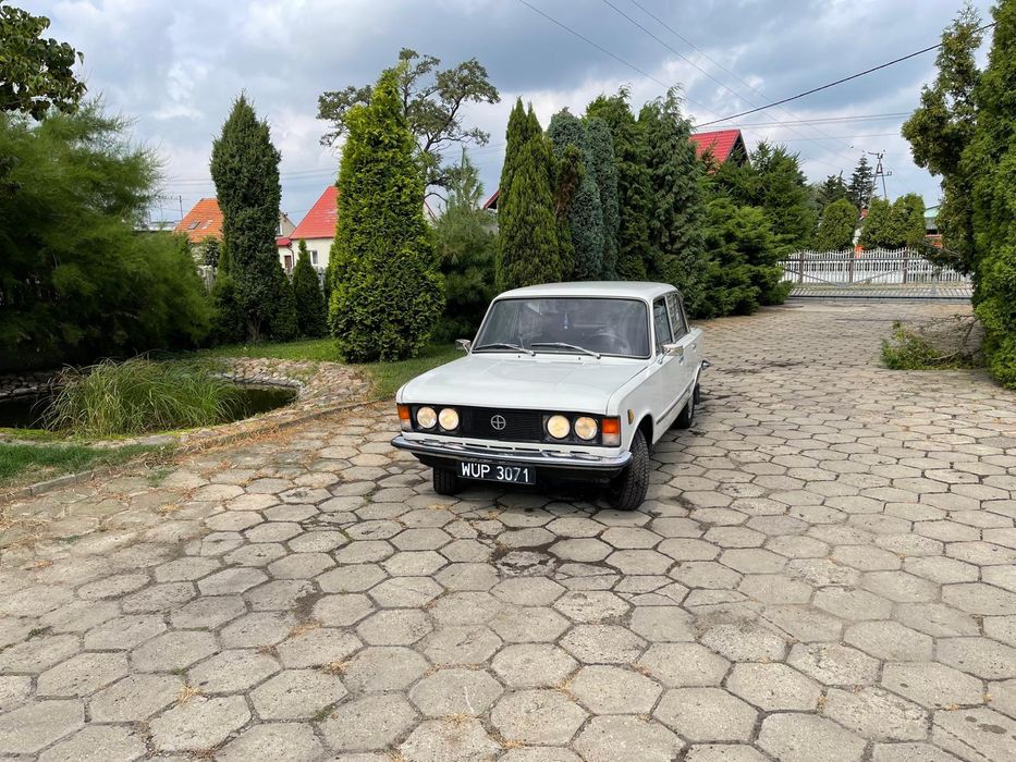 Duży fiat do ślubu - klasyka z duszą na wyjątkowy dzień