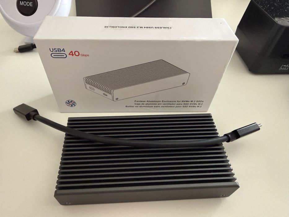NVMe External Enclosure USB4 40 Gbps – Warranty until 05/202864738763536899123