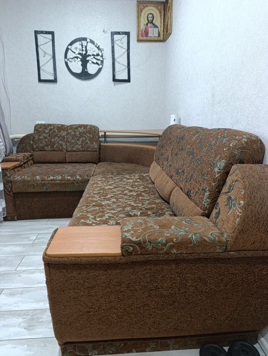 Диван кутовий із столиком