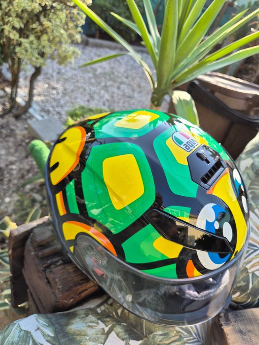 Capacete AGV K-3 SV com o design gráfico Rossi Tartaruga