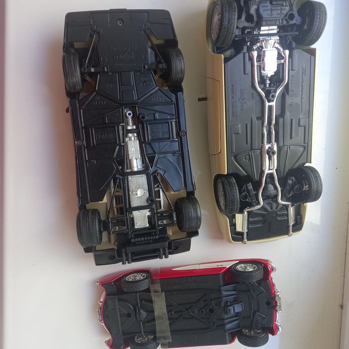 Продам модели машинок.