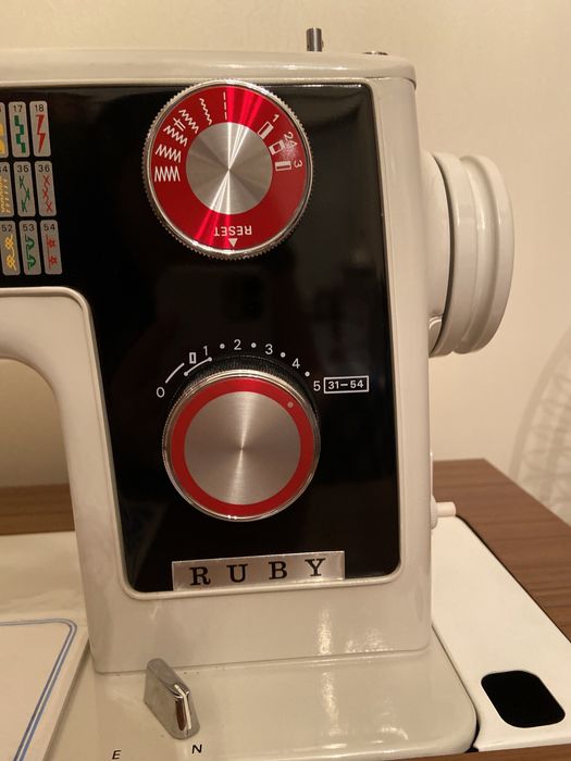 Máquina de costura Ruby