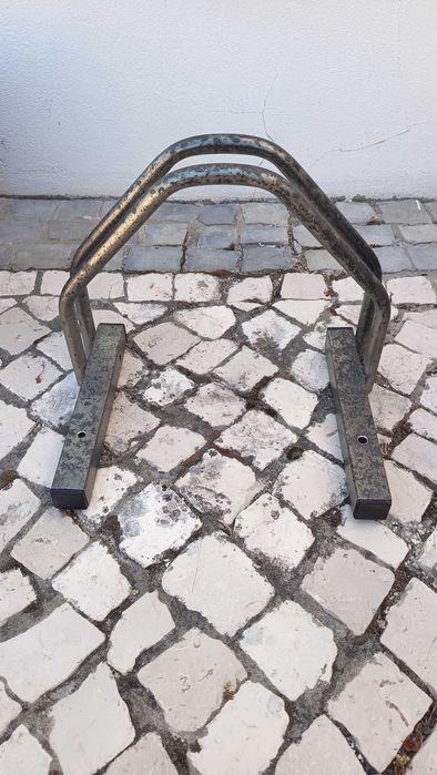Suporte zincado para bicicleta