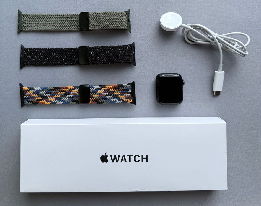 Apple Watch SE (gen 2, GPS, ciemny, aluminium)