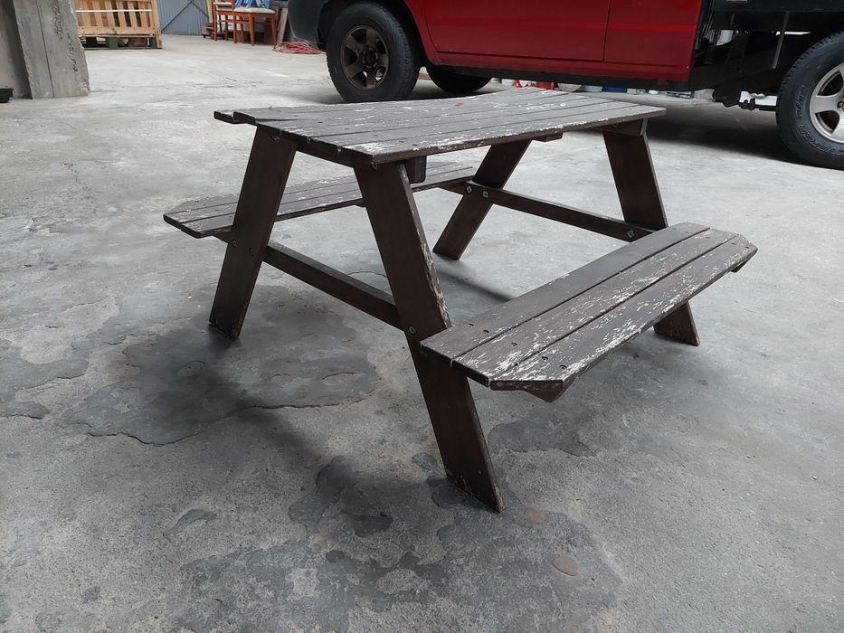 Mesa de madeira para criança