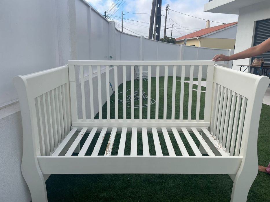 Cama de criança da Companhia Inglesa