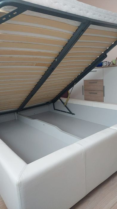 Łóżko sypialniane