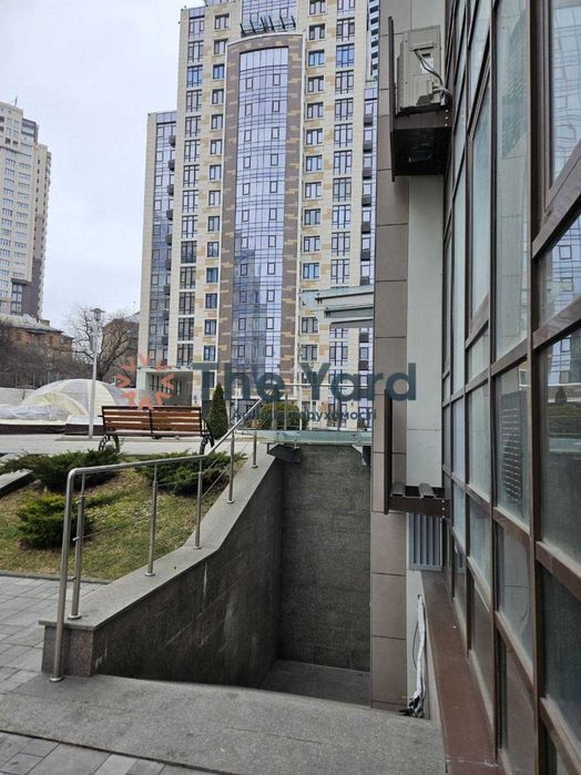 Продаж фасадного комерційного приміщення ЖК Бульвар Фонтанів Печерськ