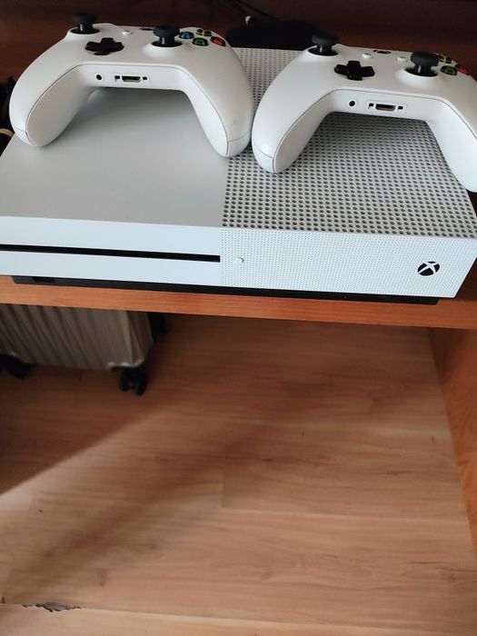 XBOX ONE S 1TB Como nova
