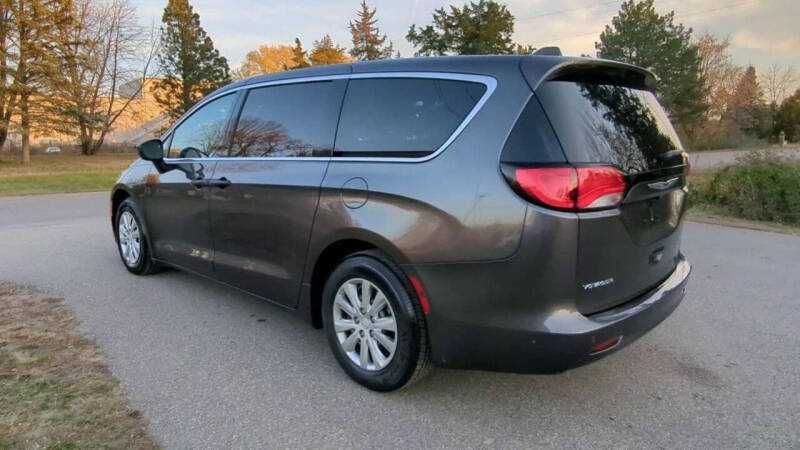 2021 Chrysler Voyager L