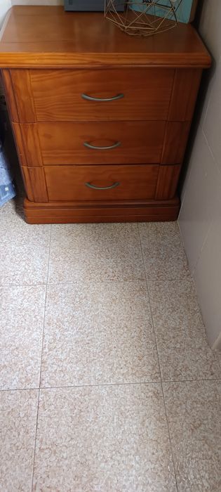 Vendo mobília de quarto 150€