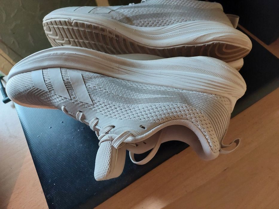 Кроссовки Adidas