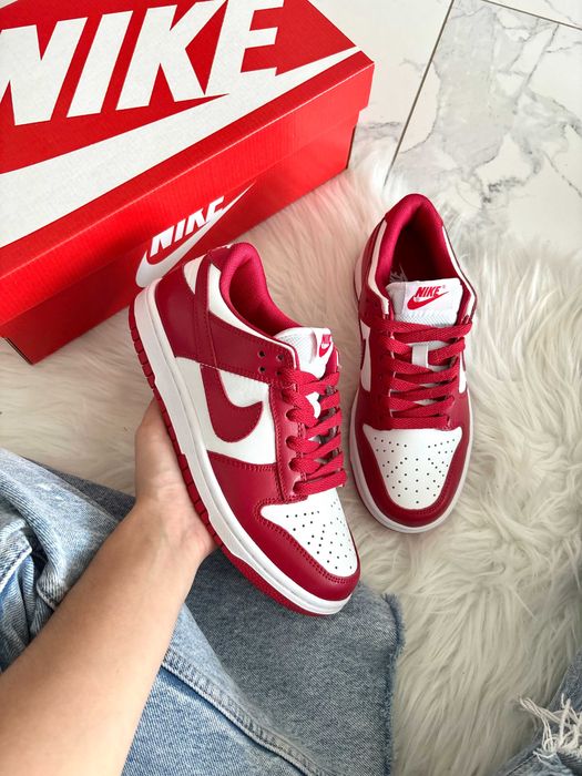 Жіночі кросівки Nike Dunk Low в червоному - білому кольорі