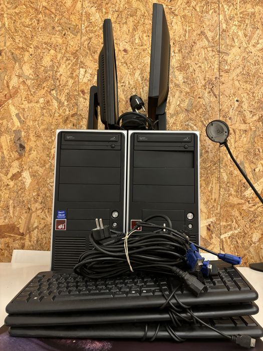 Conjunto de Torres Computador com Monitores