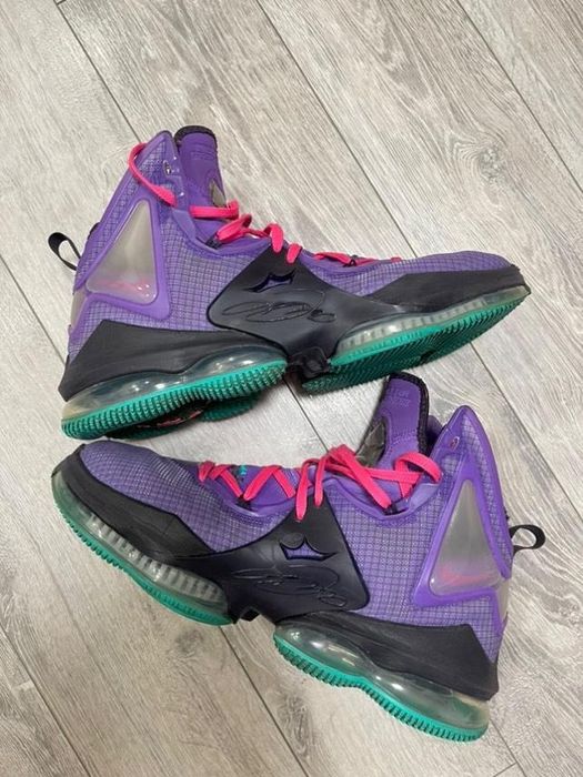Nike LeBron 19 EP у кольоровій гамі Purple Teal Pink Black.