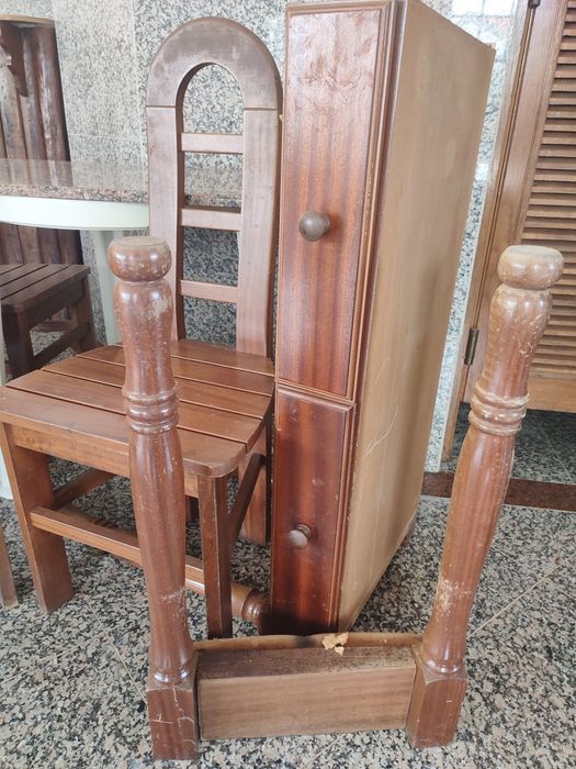 Mesa com Tampo em Granito (120x65) + 3 Cadeiras em Madeira - ÚLTIMA SEMANA!