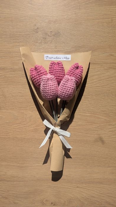 Szydełkowy bukiet tulipanów