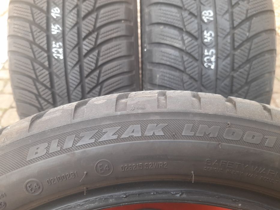 Pneus 225/45R18  Bridgestone  e GoodYear  M+S  RNF