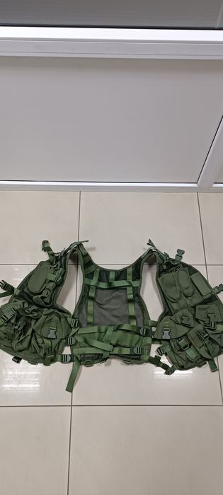 Тактичний бойовий жилет