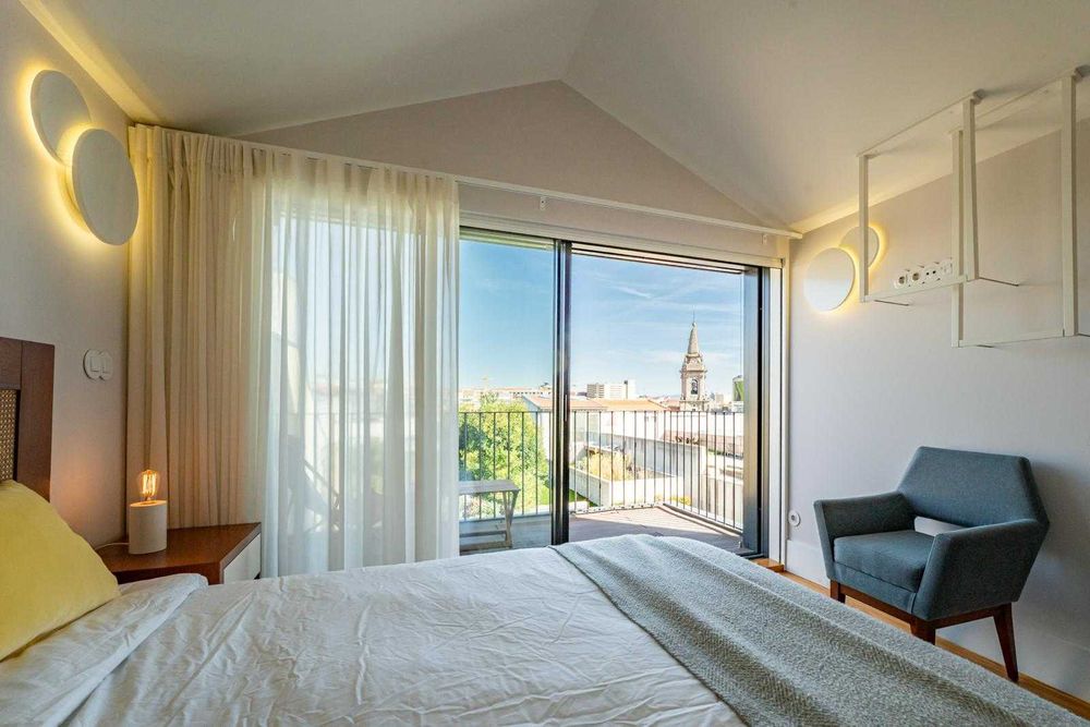 T2 com Varanda e Vista Única na BAIXA DO PORTO