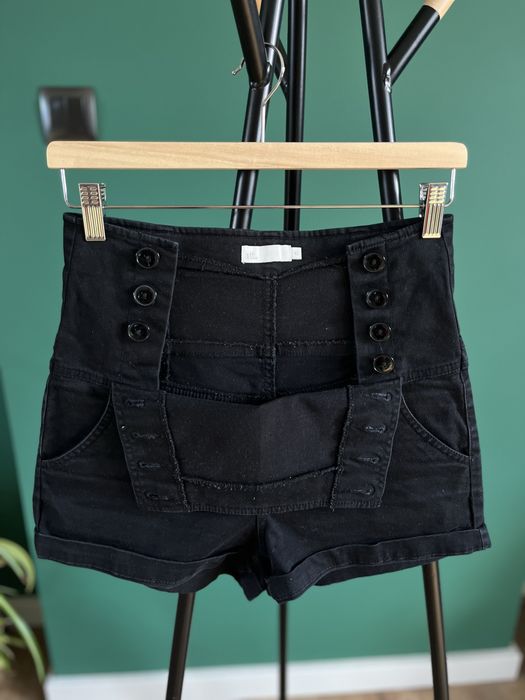 Krótkie spodenki czarne obcisłe shorts black czarne button