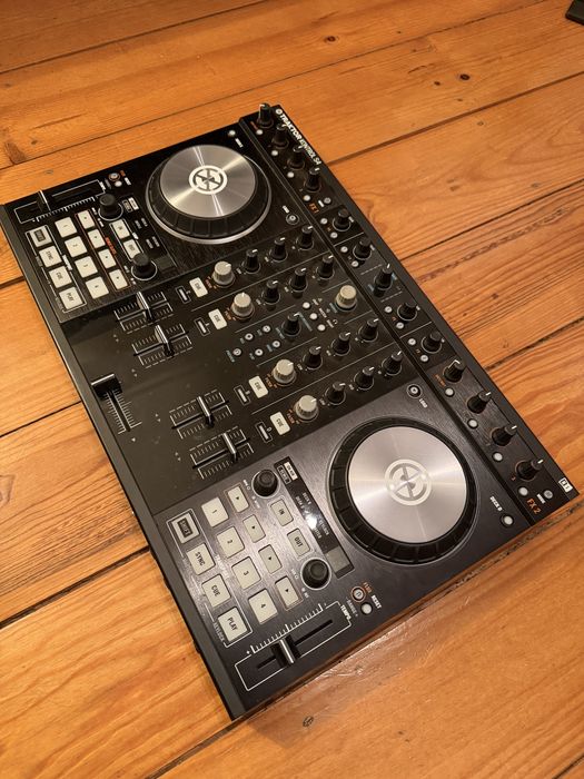 Controladora DJ Traktor Kontrol S4 MK2 + Acessórios – Excelente Estado