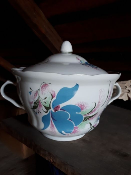 Сервиз фарфоровый