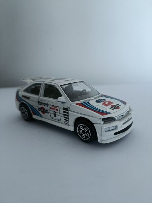 Resorak Bburago Ford Escort