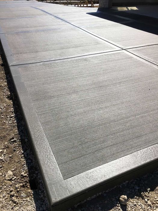 Podjazd z betonu wylewanego,  Beton szczotkowany - gładki, zacierany
