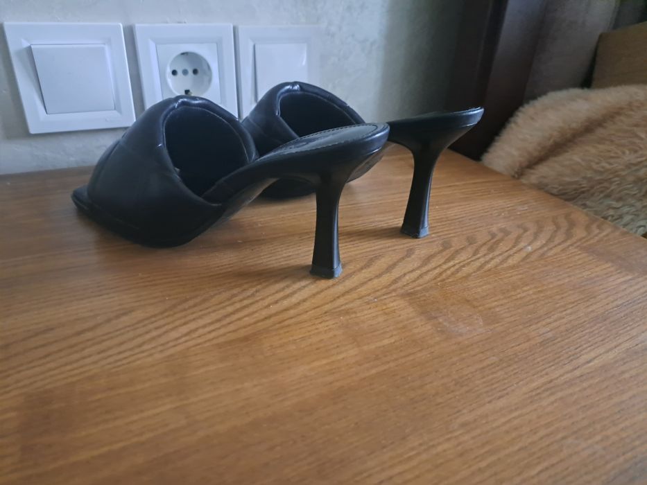 Estro шльопанці 36 розміру