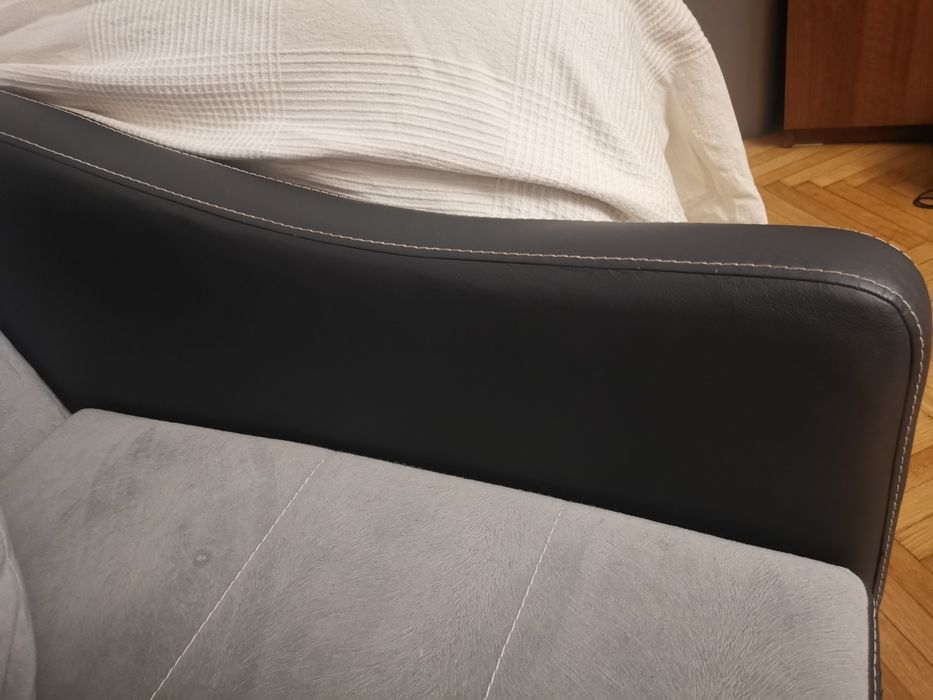 Bardzo Wygodna Rozkładana Kanapa z Pojemnikiem