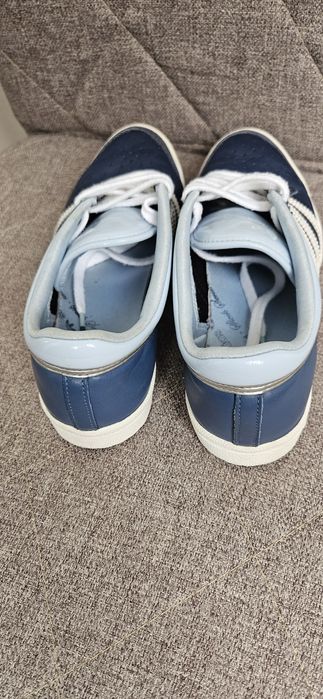 Продам женские кроссовки Adidas  р.37