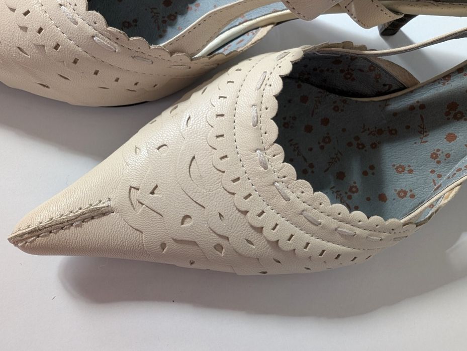 Eleganckie, niezwykłe czółenka ze skóry marki Bata