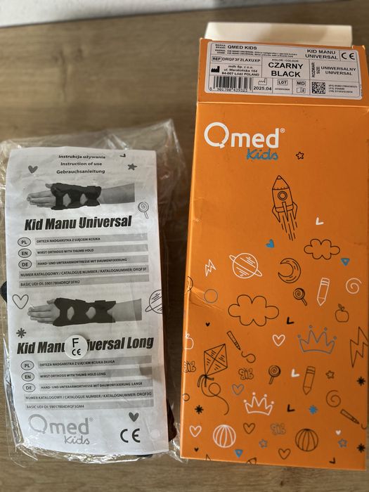 QMED KID MANU UNIVERSAL Dziecięca orteza nadgarstka z ujęciem kciuka