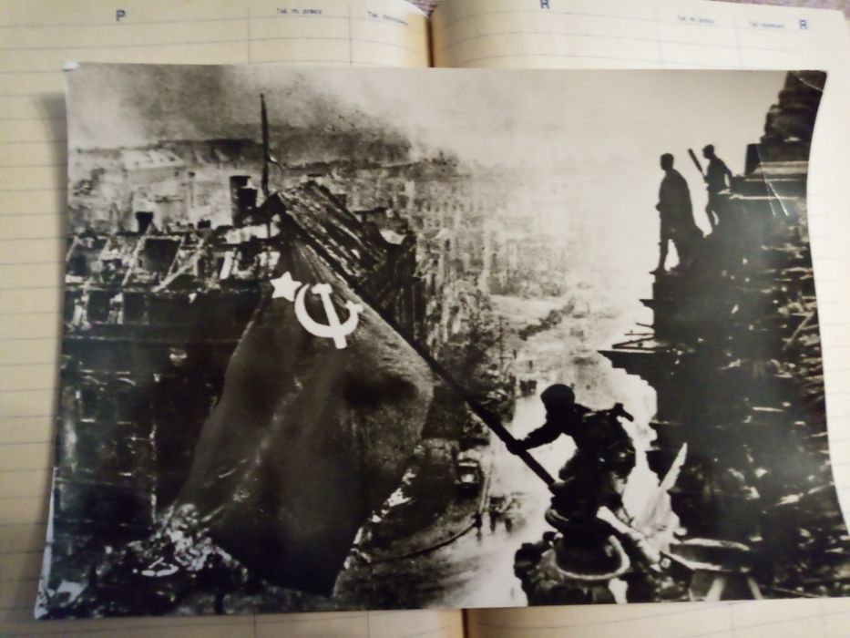 Historyczna fotografia – „Sztandar nad Reichstagiem”, 1945, unikatowy