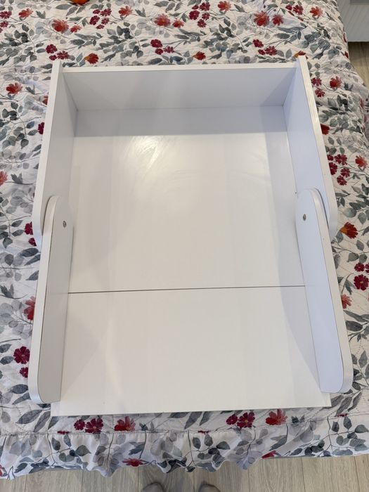 Пеленальний столик