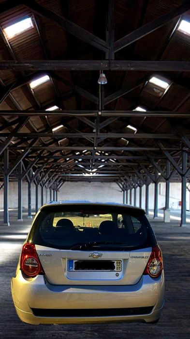 PARA PEÇAS Chevrolet Aveo de 2009 com boa mecânica