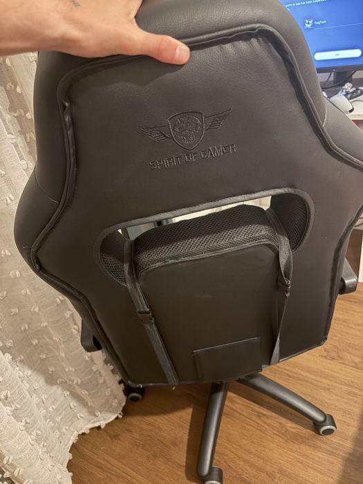 Vendo cadeira gaming preta