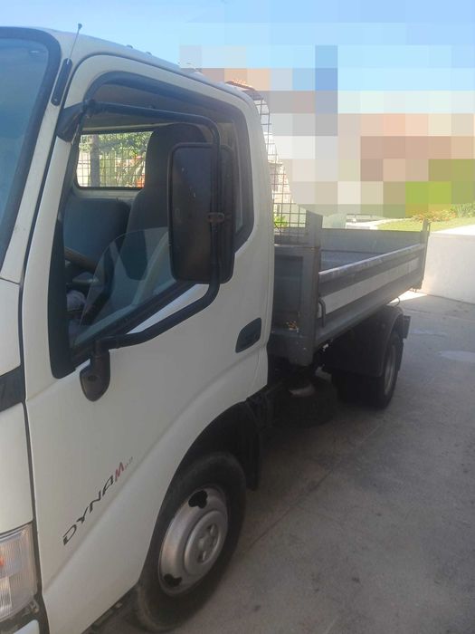 Toyota Dyna 3 lugares com caixa basculante