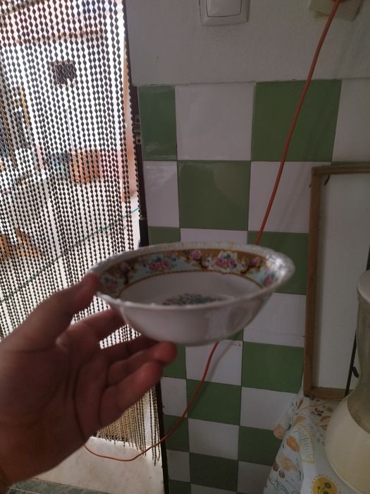 Tijela antiga decorada com flores