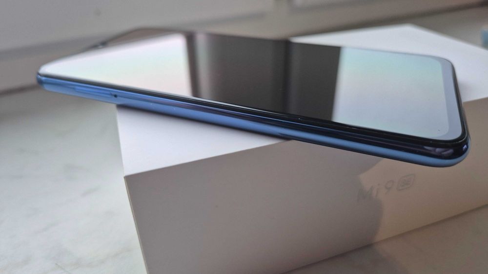 Telefon Xiaomi Mi9 SE 6/64gb ocean blue + akcesoria