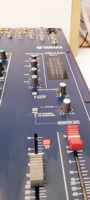 Yamaha MG124C – mikser analogowy
