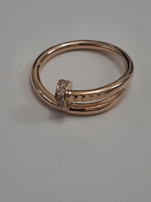 Золотое кольцо гвоздь с бриллиантами.