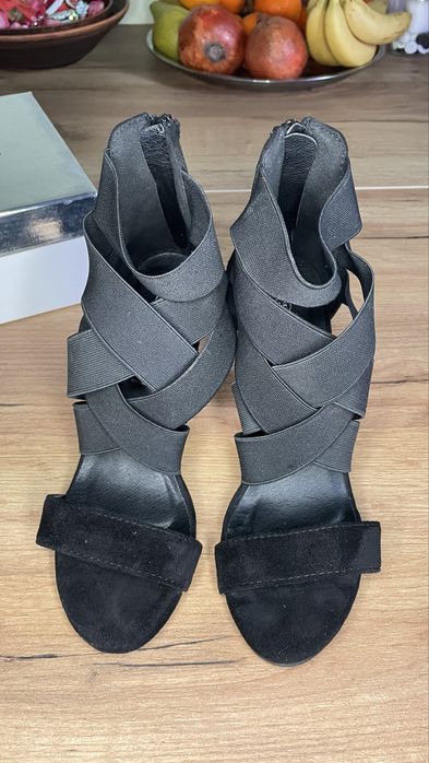 Продам нові не ношені босоніжки