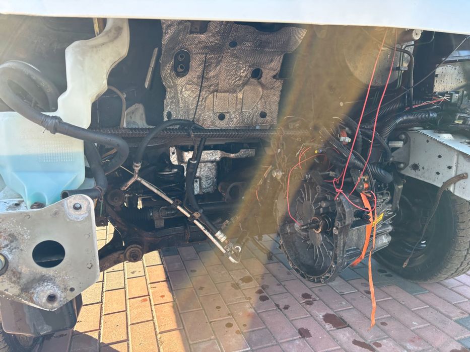 Renault master L2H2 2.5 DCI uszkodzony silnik